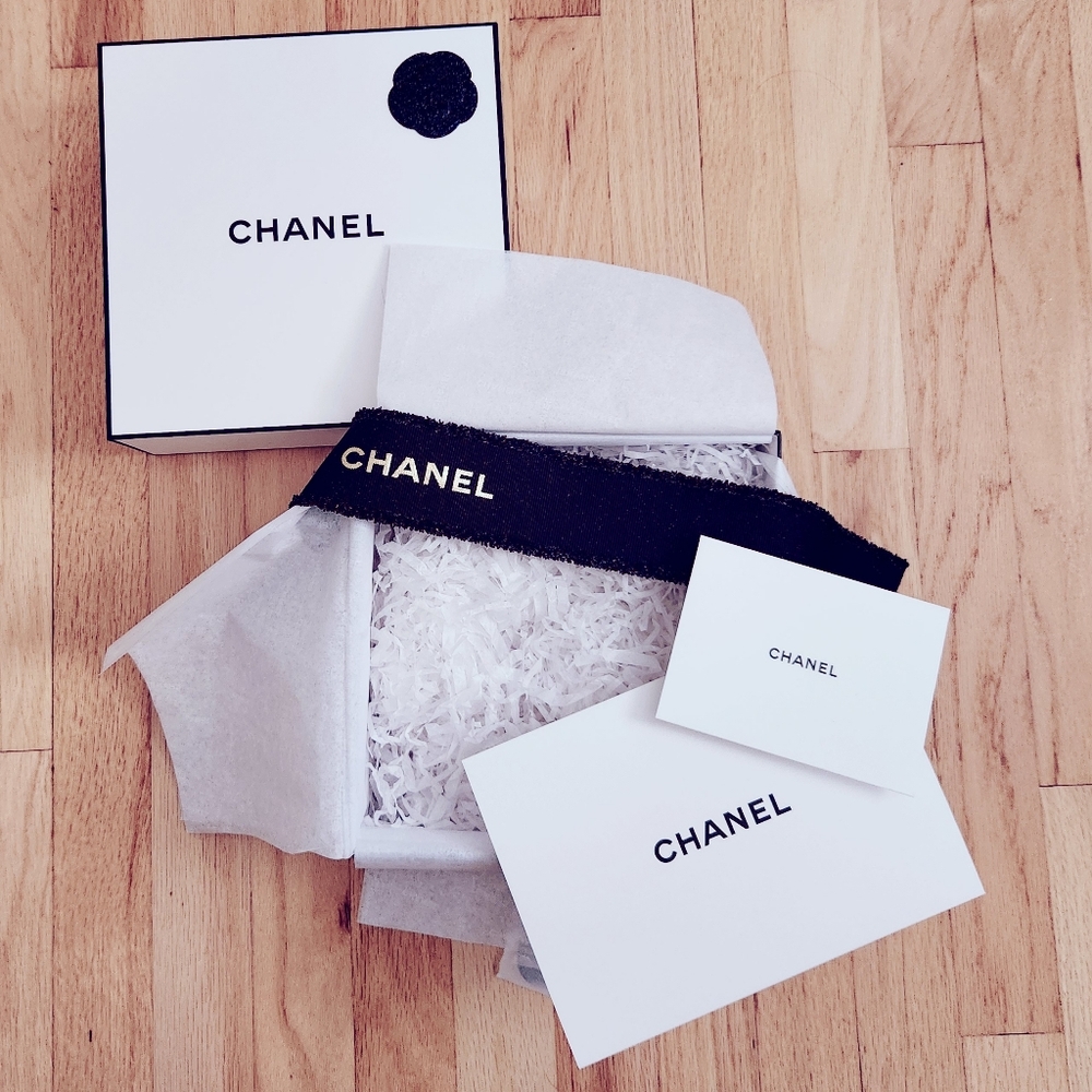 Chanel Gift Box - Picture 7 of 10